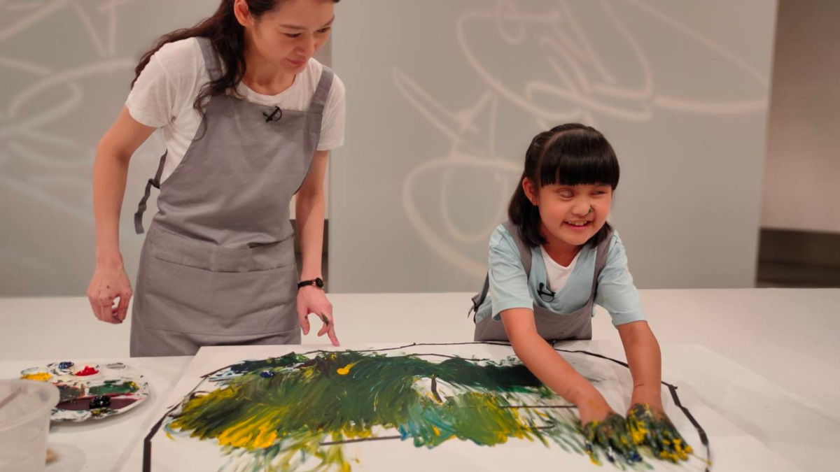 視障學生經由協助也可以畫畫