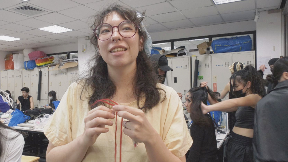 喬玉喜歡服裝設計，在媽媽的鼓勵下到實踐大學就讀