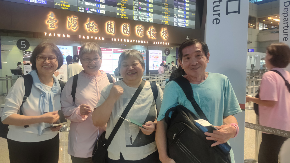 失智症的淑珍姊跟著姊妹一起到去大陸玩