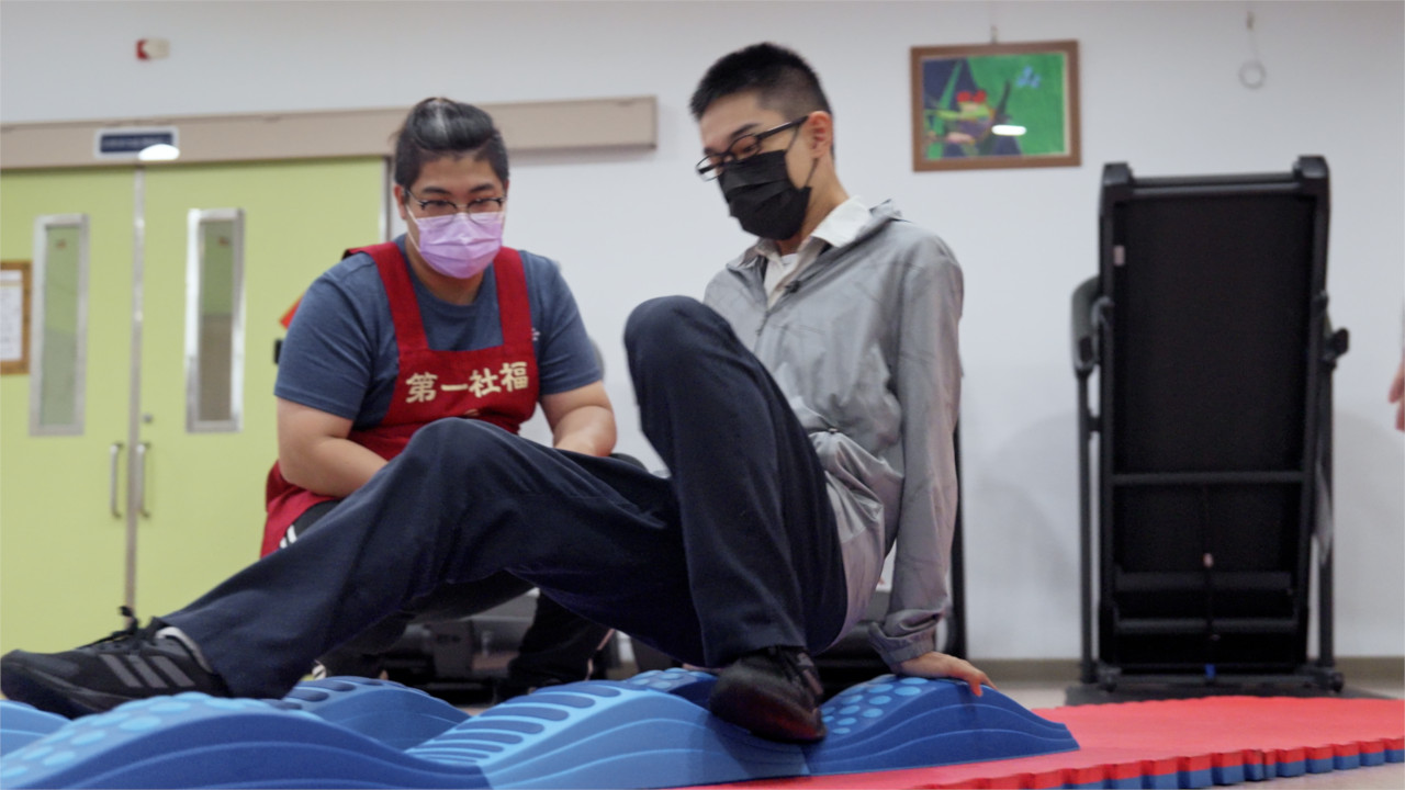 在小作所工作之餘。也有安排體適能的課