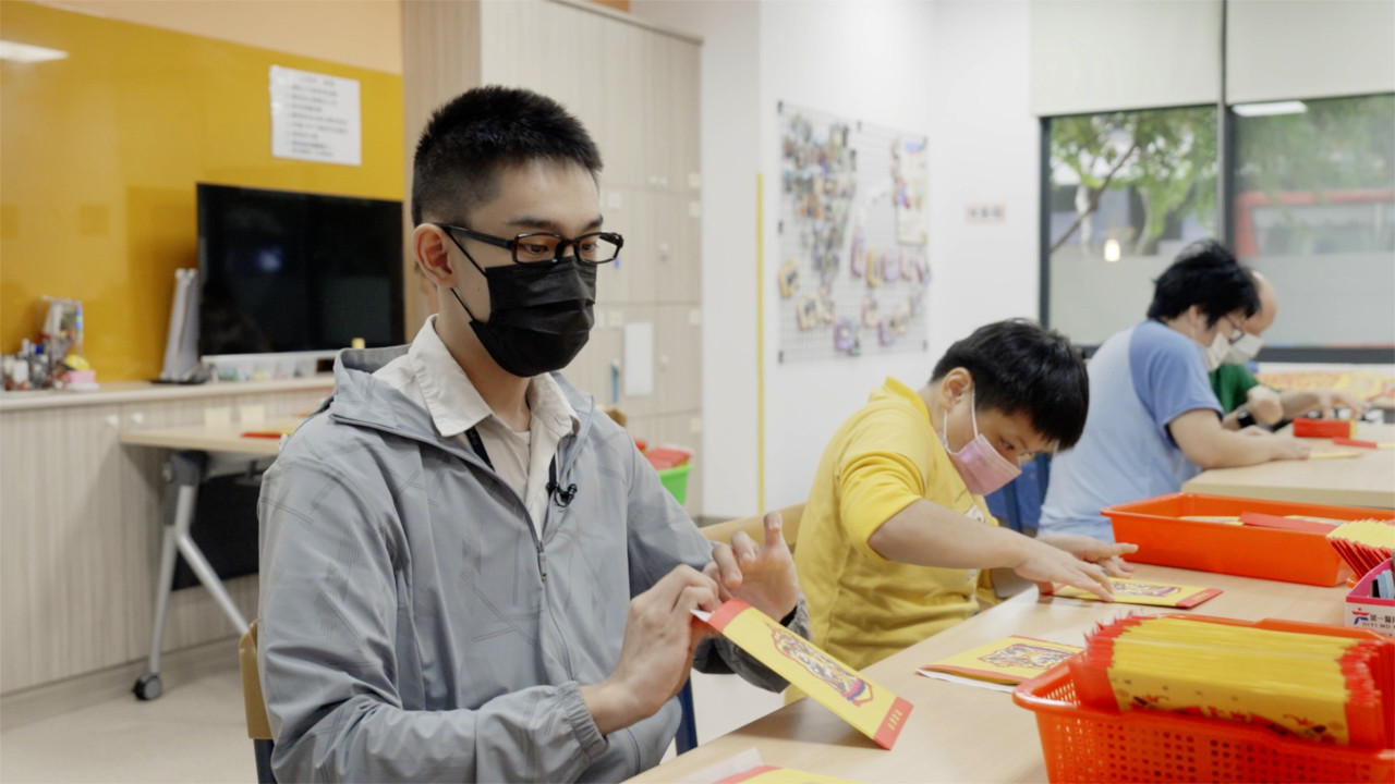 平日大一在新北市新店央北社宅小作所工作