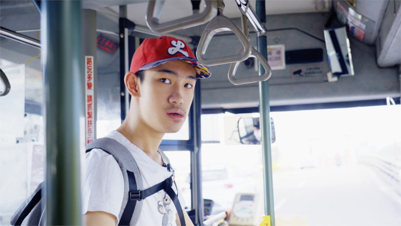 公車迷大一喜歡假日搭公車在城市內遊走