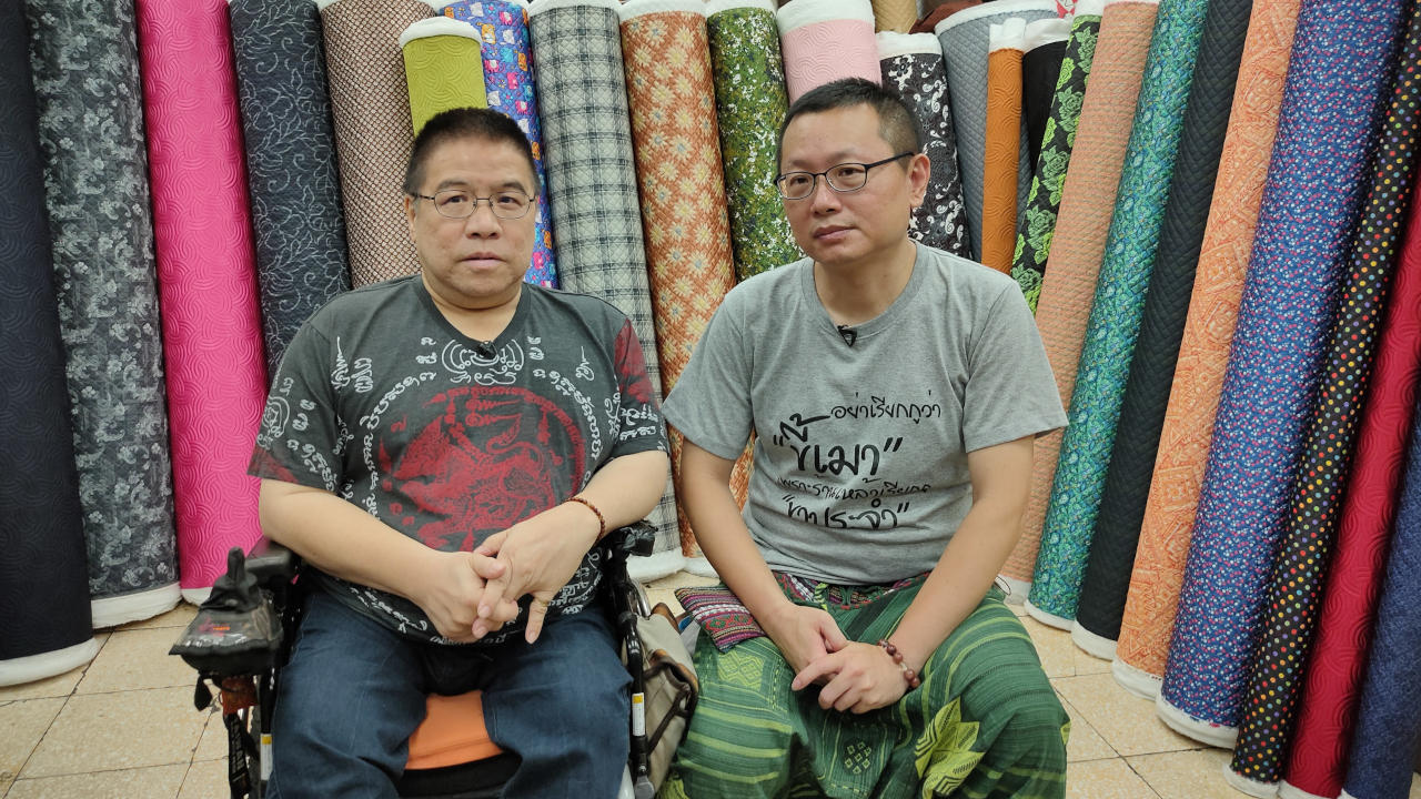 Vincent跟Great來到永樂市場挑選婚宴活動的布料