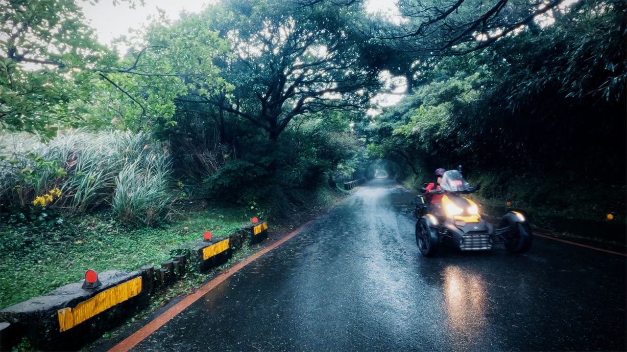 下雨，無法阻擋身障車友想騎乘重機的熱情