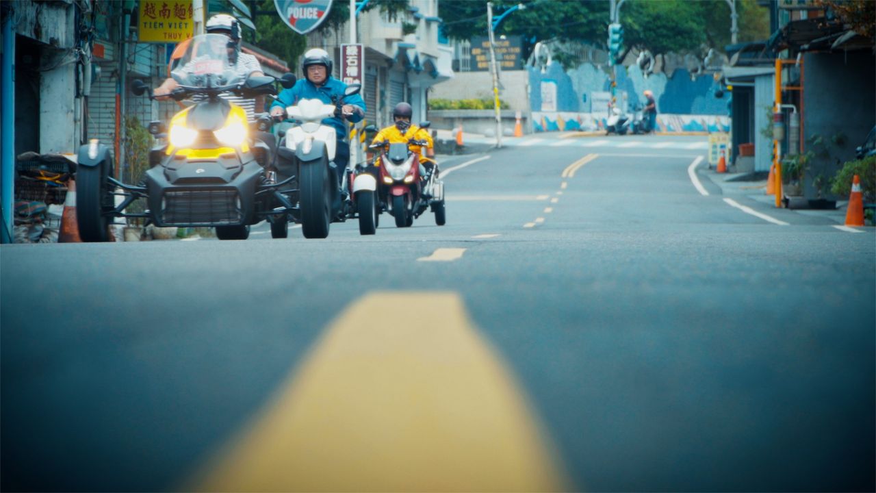 考上駕照後這是身障車友第一次騎乘三輪重機上路