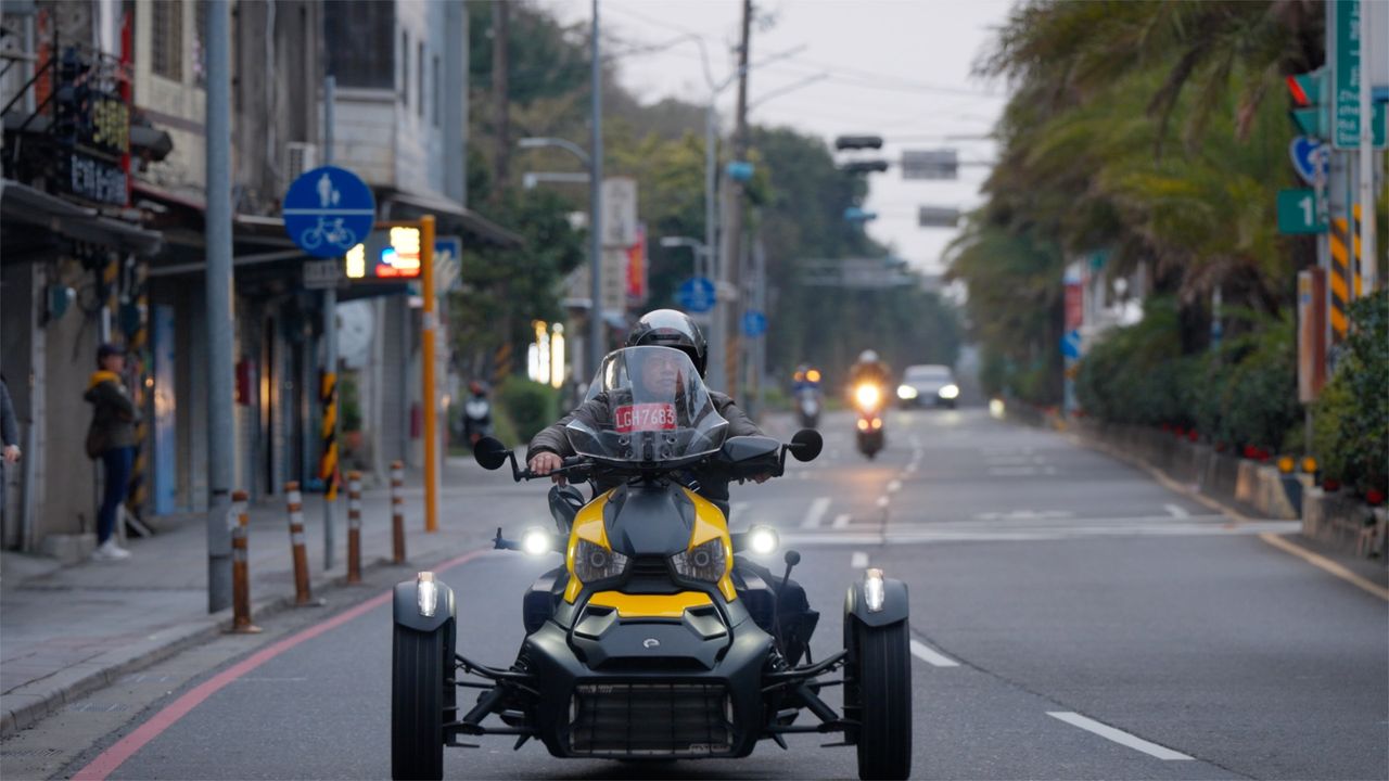 李坊良喜歡騎重機，聽到引擎轟隆轟隆的聲音
