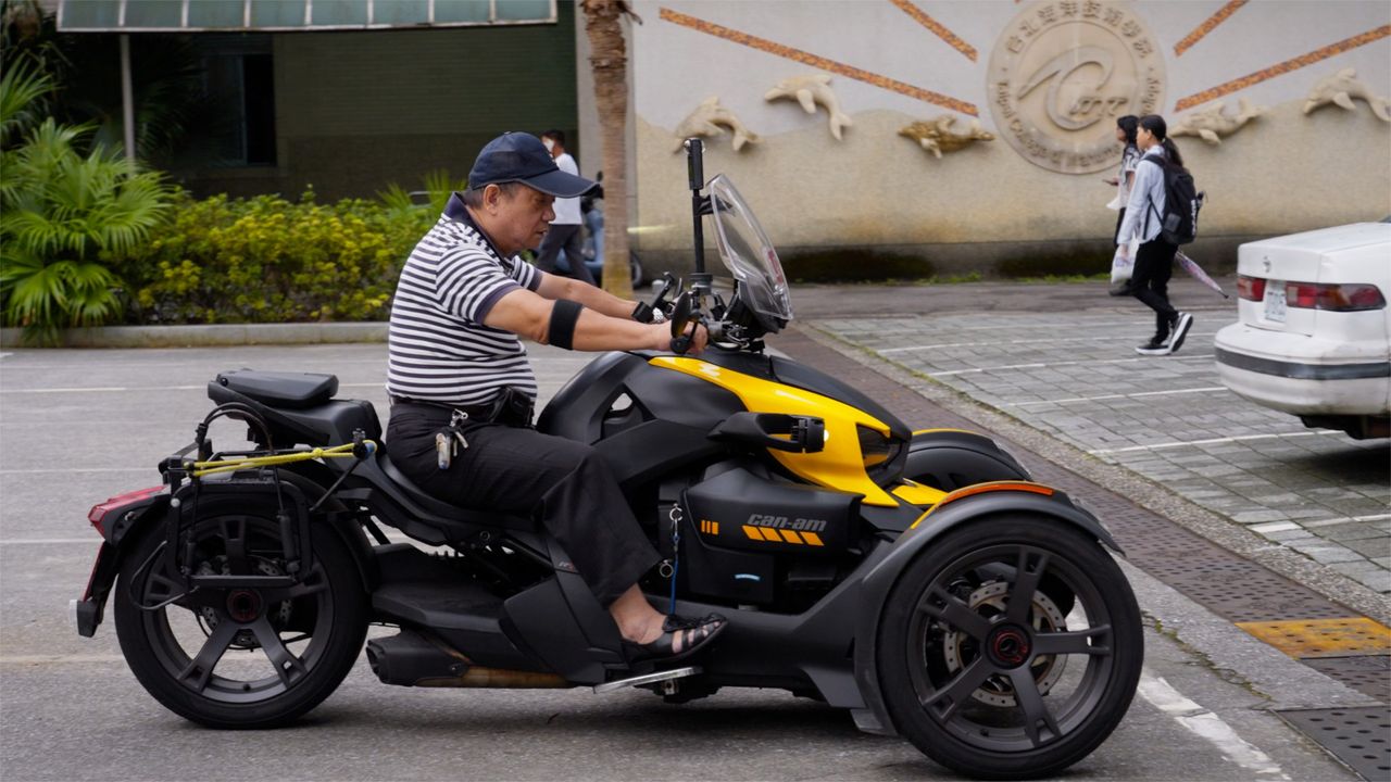 車友黃碧墉試乘重機