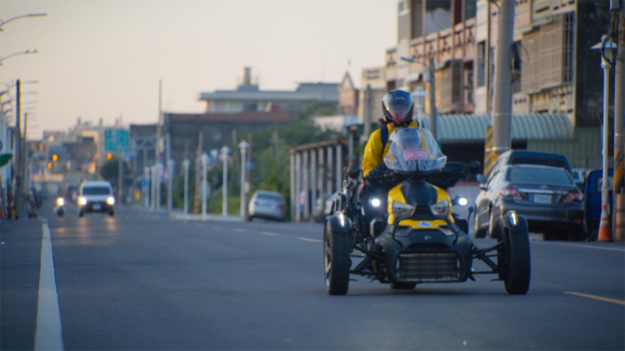 許朝富夫婦到嘉義來推廣身障重機考照