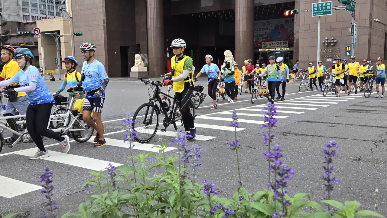 林家興與中部視障協力車隊參加2024永不放棄-世界視覺日視障朋友協力車環島活動